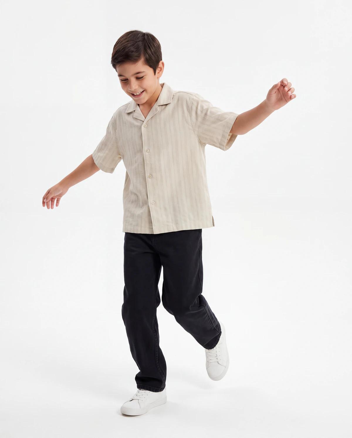 AI photoshoot in movement of a camp-collar shirt, generated by Nokkh